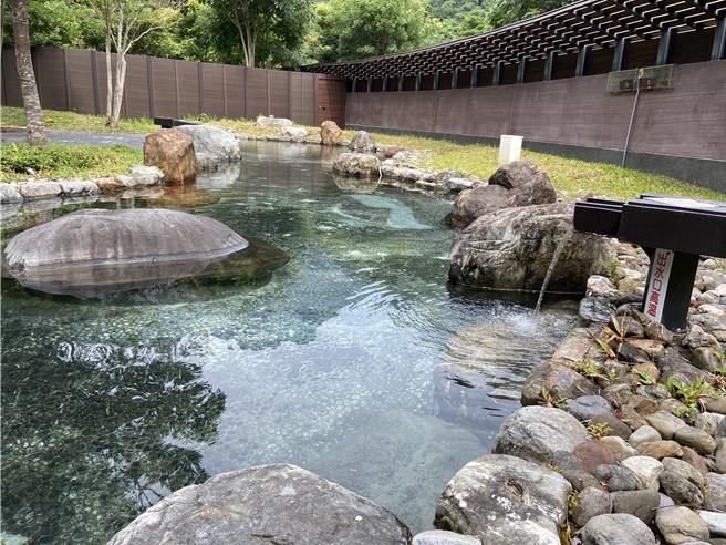碧候溫泉於聯外道路復建工程完成前休園，休園期間暫停遊客進入及參觀。（吳佩蓉攝）