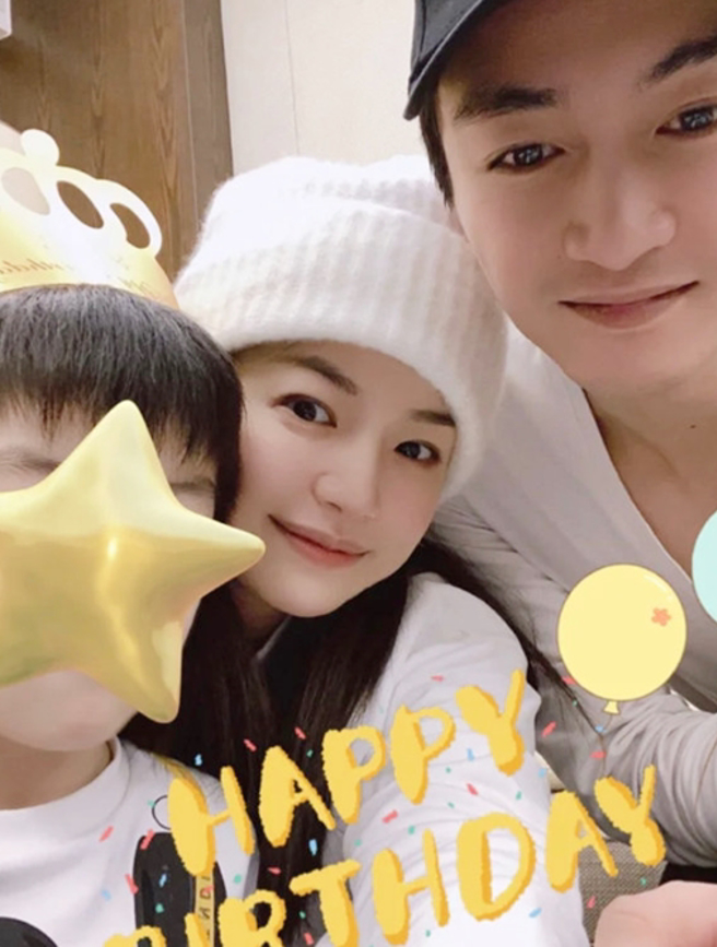 陈妍希遭爆婚变消息曝光后，一度有大陆狗仔指出陈晓不要儿子。（图／翻摄自微博）