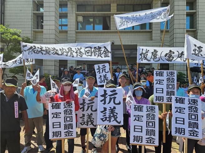 崁顶乡生命纪念馆回馈金发放问题曾引起乡民抗议。（资料画面）