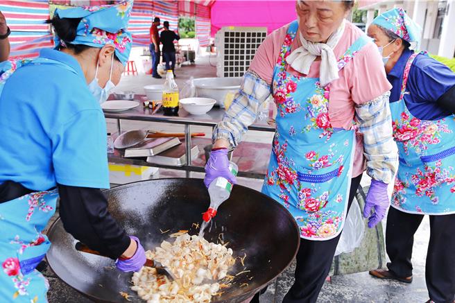 苗栗市公所30日在貓裏客家學苑舉辦四炆四炒美食競賽。（苗栗市公所提供／謝明俊苗栗傳真）