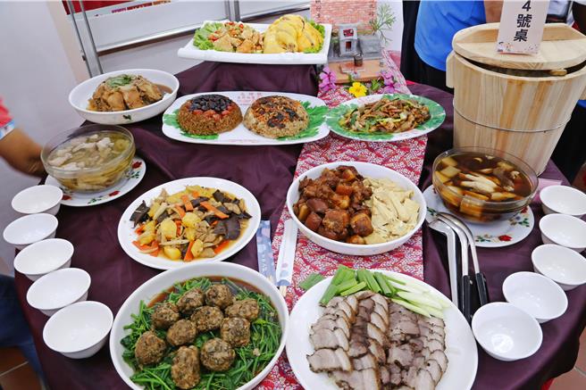 苗栗市公所30日在貓裏客家學苑舉辦四炆四炒美食競賽，由「春輝外燴」獲大師廚神獎。（苗栗市公所提供／謝明俊苗栗傳真）