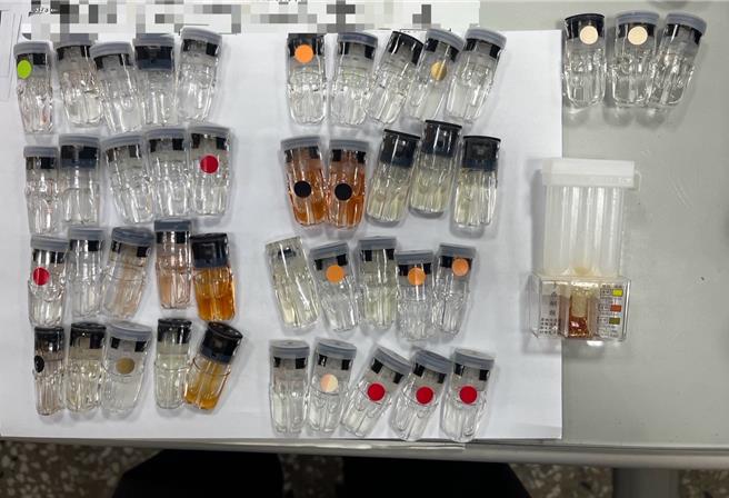 新竹市警第二分局向上追查贩卖丧尸烟弹的药头，近日将35岁郜姓男子逮捕到案，并起出43瓶菸弹等毒品。（警方提供／陈育贤新竹传真）