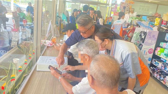 苗栗县南庄乡的9旬锺姓老翁，日前在LINE群组看见一页式的「善○医馆」广告，订购药材险些被骗。（读者提供／谢明俊苗栗传真）