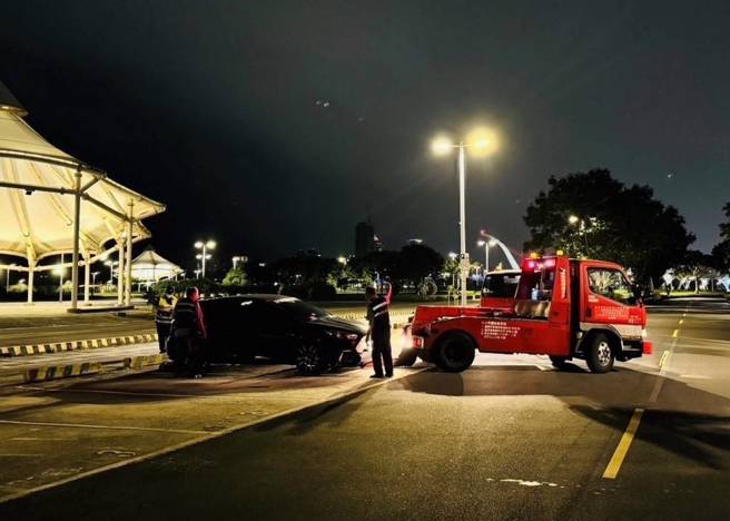 北市警局随后也将同步配合，预计在管制措施实施4小时后，于下午1时起展开拖吊违规车辆。（图警方提供／简铭柱翻摄）