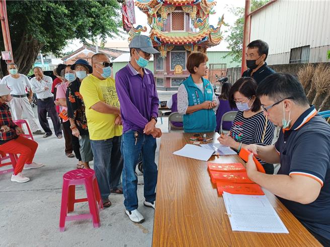 正值嘉義縣重陽敬老金發放作業期間，原定10月1日（二）下午及10月2日（三）全日發放村里，統一暫停發放作業。(嘉義縣政府提供／呂妍庭嘉義傳真) 