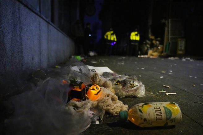 韩国梨泰院2022年发生万圣节踩踏惨案，龙山警察署前署长李林宰因未能阻止踩踏事件，被判处监禁3年。（美联社）