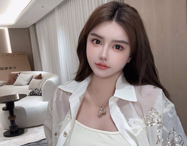 韩安冉遭网友嘲讽「八离世家」，大方回应。（图／翻摄自微博 韩安冉）