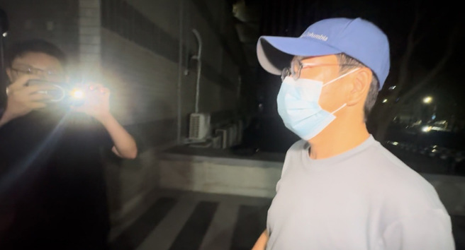 黄绍庭29日返台，30日凌晨0时许移送至高雄地检署复讯。(洪靖宜摄)