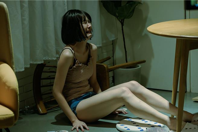 安心亞在《孔雀魚》的演出被讚超級自然。（華視、公視台語台提供）