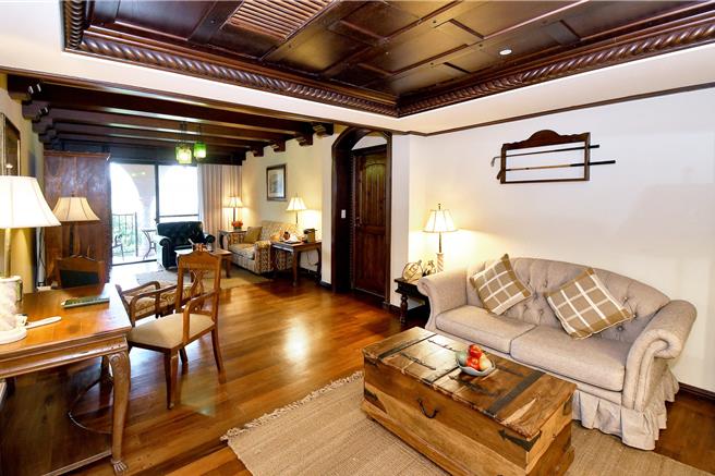 花蓮理想大地推出「一路向東」住房專案，樂迷可入住西班牙主題房。（花蓮理想大地渡假飯店提供）