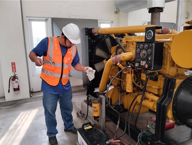 颱风山陀儿暴风圈有扩大趋势，水利局针对抽水站昨已完成整备待命。（台中市府提供／陈淑娥台中传真）