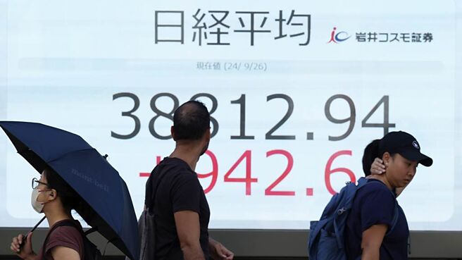 歷史经验显示，若降息后美国经济维持扩张，日股表现更甚美股，带动日股ETF受益人数8月以来不减反增。图／美联社