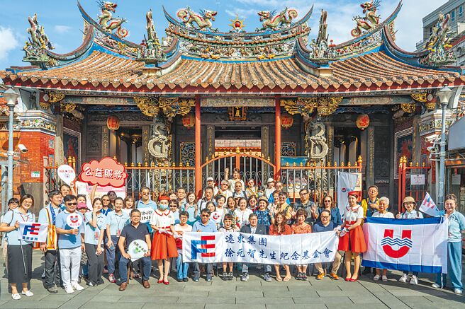 远东集团办理远东建筑奖迈入第25年，持续推动古蹟参访活动，今年9月8场走读导览造访艋舺清水巖祖师庙与龙山寺，共吸引近400人参与。（远东集团徐元智先生纪念基金会提供／蔡明亘台北传真）