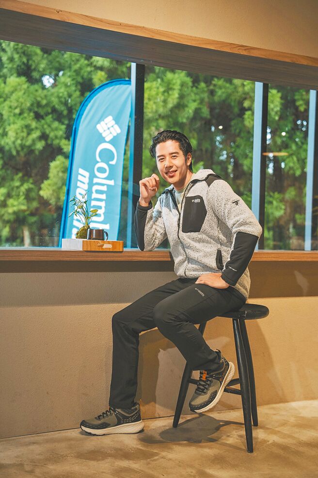 胡宇威担任健行俱乐部一日引茶人。（Columbia提供）