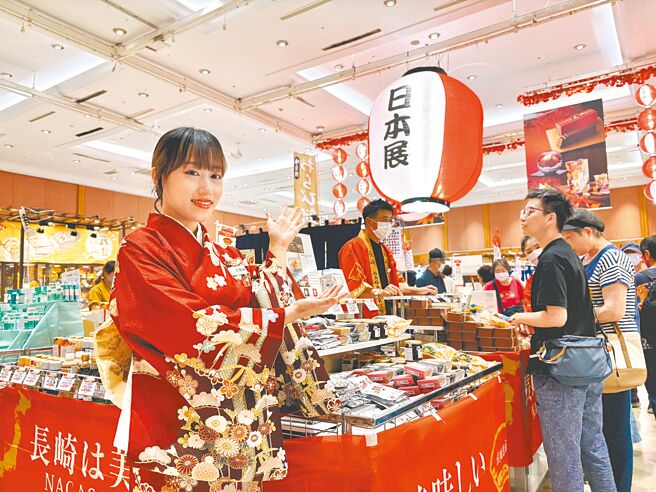 SOGO忠孝馆日本展抽抽乐，推出头奖星宇航空「台北－日本不限航点双人来回机票」。（SOGO提供）