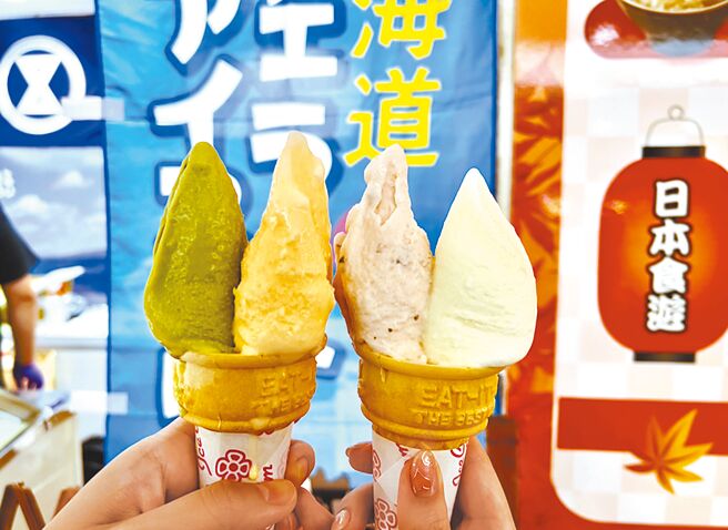 SOGO忠孝馆日本展即日起至10月13日登场，北海道Cream Dowa冰淇淋，双球每支150元。（吴奕萱摄）