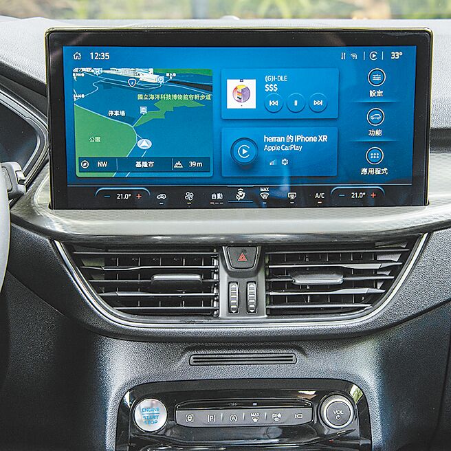 13吋中控萤幕内建SYNC 4。（陈大任摄）