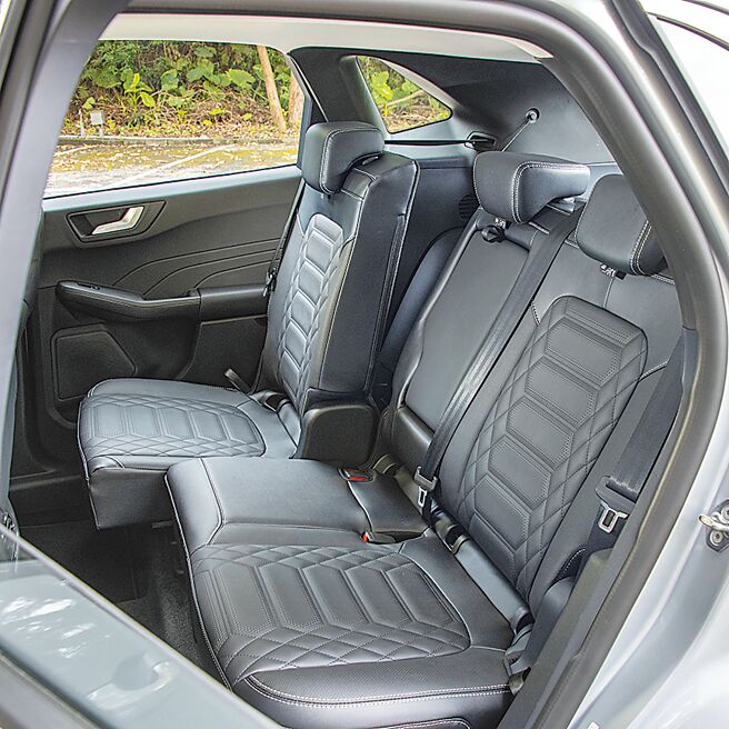 后座可前后滑移15cm。（陈大任摄）