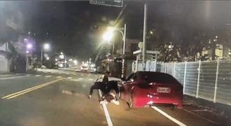  毒贩猛撞警车害1警受伤 车内查获「丧尸烟弹」送办