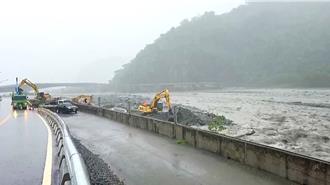 山陀兒外圍環流發威 金峰鄉急吊消波塊防溢堤