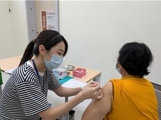 三劑疫苗同天接種會害怕 公衛專家建議這麼打