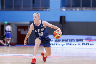 登峰造極青籃賽》大專組開打 喬納森準絕殺慶拿身份證