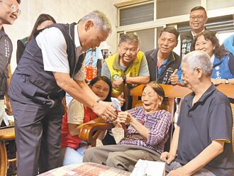 台中 大里8爺奶晉升人瑞 分享養生之道