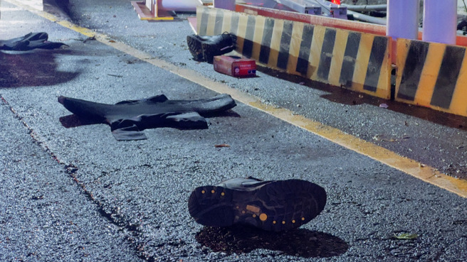 新北市土城警分局清水派出所警员临检，遇到车辆不停，双方追逐后在金城路二段与裕民街口发生碰撞，员警被拖行当场失去呼吸心跳。（吕健豪摄）