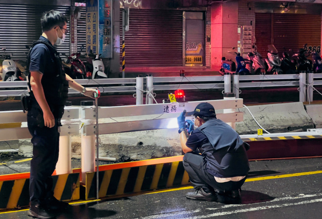 警方现场採证。（吕健豪摄）