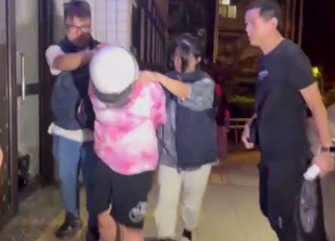 拖行衝撞害死派出所长，女毒虫在土城落网。(吕健豪摄)