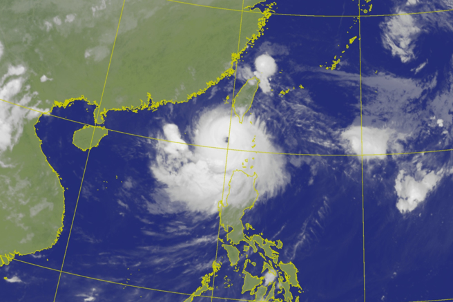 山陀兒今(1日)凌晨轉為強烈颱風，將以巔峰狀態登陸高屏甚至台南地區。(圖／氣象署)