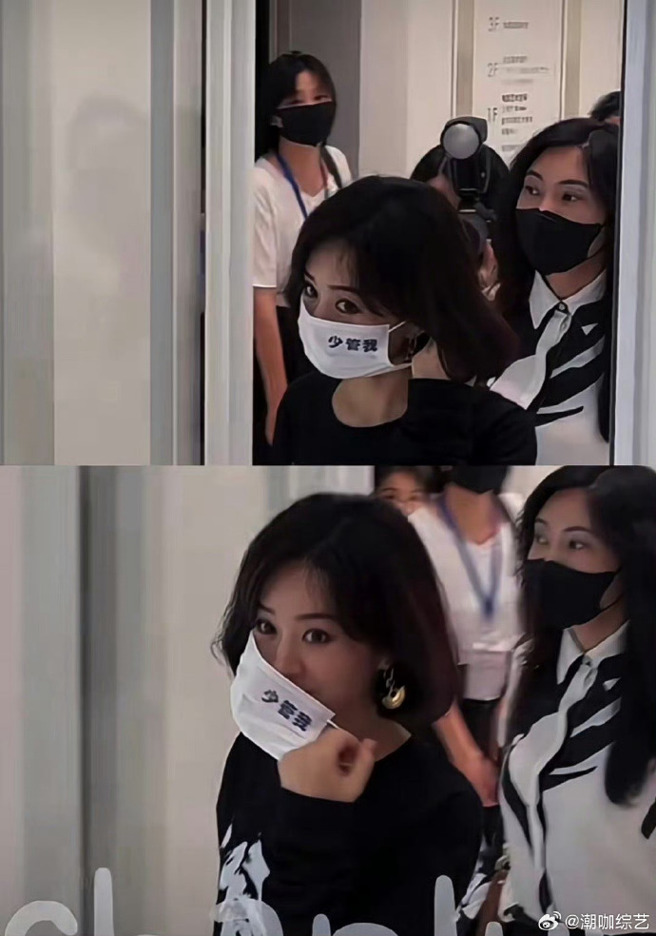 赵丽颖口罩上印着：「少管我」3个字。（图／翻摄自微博）