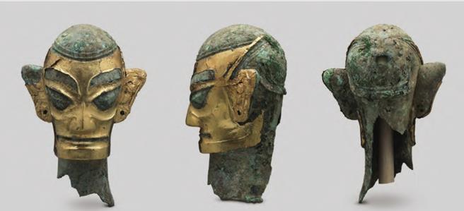 八號坑發現一件貼附於青銅頭像上的黃金面罩。（圖：四川文物）