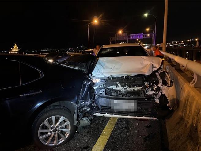 汉翔公司董事长胡开宏的座车昨天发生车祸。（民眾提供／李京升台中传真）