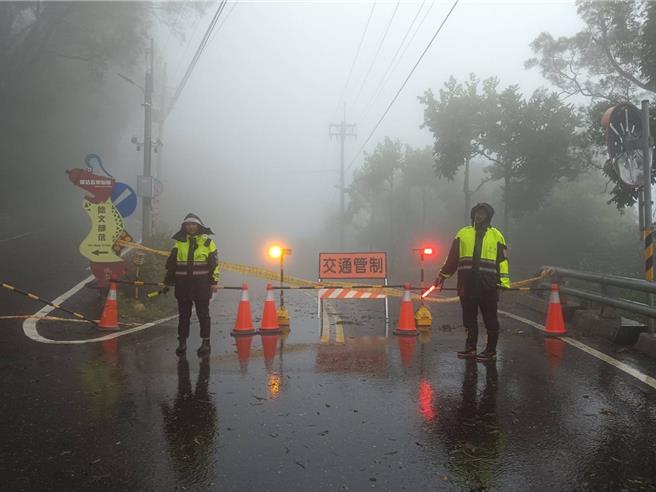 强颱山陀儿来势汹汹，公路总局公告前往雾台乡的台24线27.4至37.3k德文路口至神山路段将于1日下午5时实施预警性封闭。（资料照）