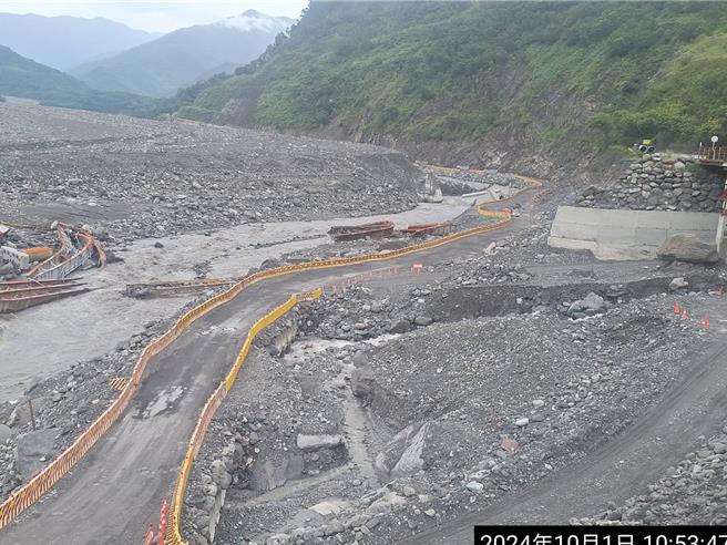 台20線南橫公路。（交通部公路總局甲仙工務段提供／林雅惠高雄傳真）