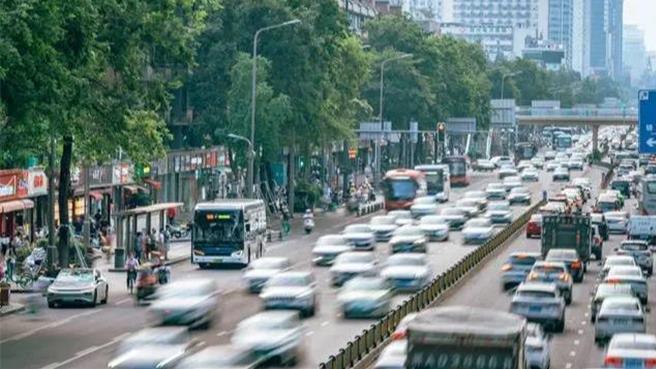 提前出发照堵！陆估十一黄金周自驾出行达15.26亿人次。（大陆央视）