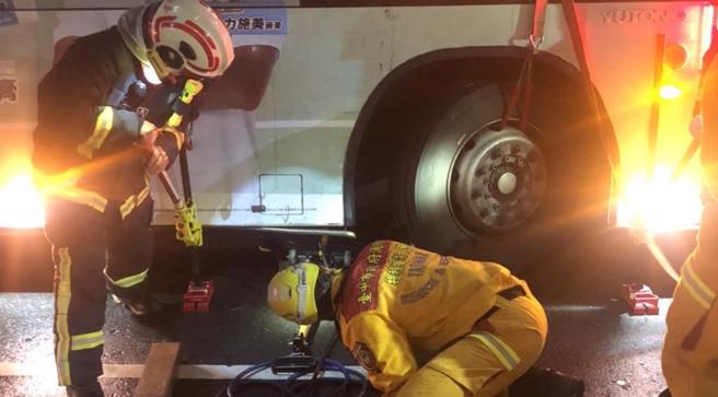 台中巨业客运施姓驾驶9月22日晚间驾305号公车在「宫原眼科」前左转撞上2名女大生，东海大学会计系林姓女大生遭辗毙。（资料照片）