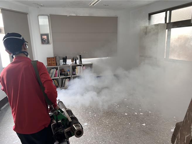 新北市今新增1例本土登革热病例，截至9月30日新北累计56例本土登革热病例，其中24例为市府扩大筛检主动找出之潜藏感染者。（新北市卫生局提供）