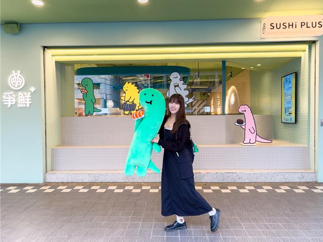 爭鮮推會員專屬活動，消費滿額有機會抽JOGUMAN巨大絨毛玩偶。（爭鮮餐飲提供／朱世凱台北傳真）