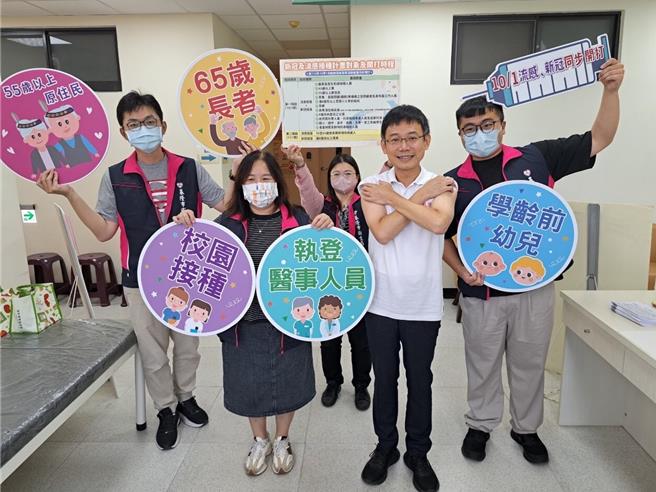 基隆市卫生局自即日起开放民眾施打流感及新冠疫苗，第一阶段以65岁以上长者及学龄前儿童为主。（基隆市政府提供／张志康基隆传真）