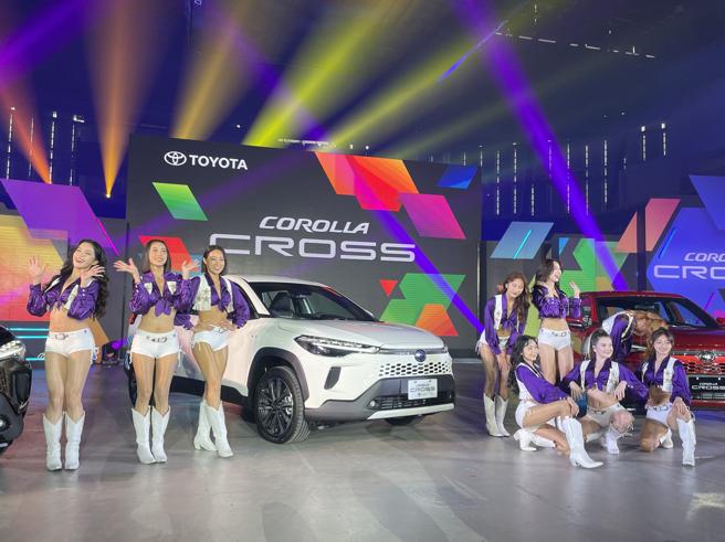 國產神車TOYOTA COROLLA CROSS小改款，全車系售價百萬有找。（陳大任攝）