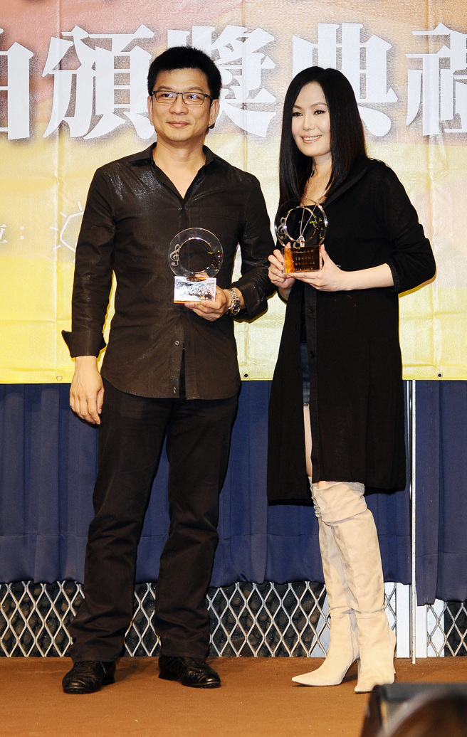 陈子鸿(左)、江蕙(右)曾一起出席音乐人交流协会年度十大颁奖典礼。（图／中时资料照）