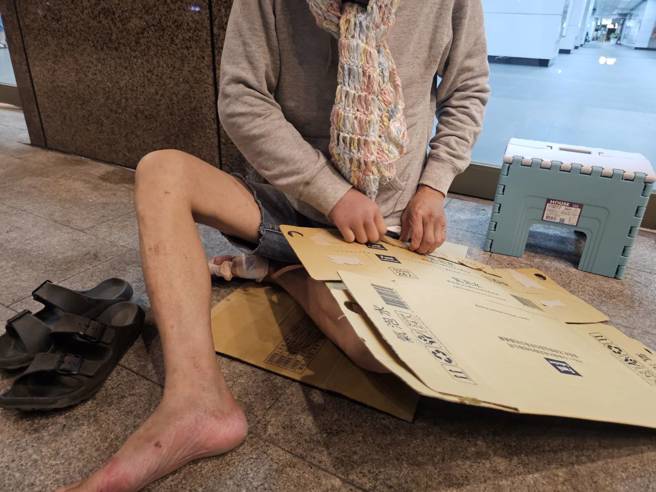 街友阿国(化名)至亲都离世人生感到绝望。（记者游定刚拍摄）