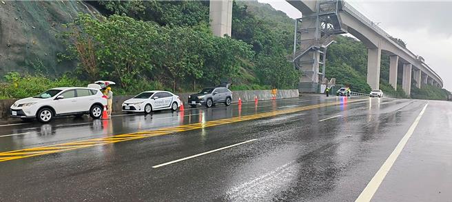 台9線香蘭段至大武段實施預警性封閉，且限期未定，加上南北迴鐵路停擺，台東縣形如陸上孤島。（蕭嘉蕙攝）