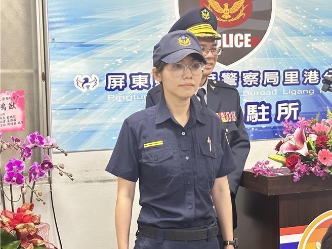 屏东县里港警分局九如分驻所新任所长蔡惠茹，从白衣天使转换跑道投身打击犯罪，工作能力不输男警。（警方提供／谢佳潾屏东传真）