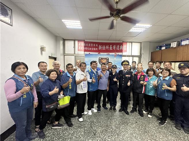 屏东县里港警分局九如分驻所新任所长蔡惠茹，从白衣天使转换跑道投身打击犯罪，工作能力不输男警。（警方提供／谢佳潾屏东传真）