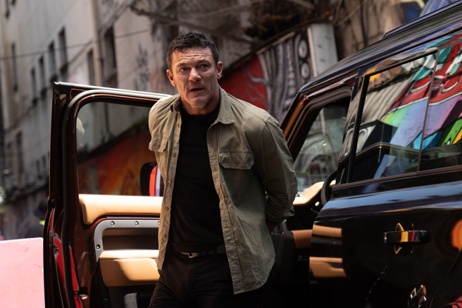 【台北追缉令】剧照_由路克伊凡斯领衔主演。(照片/采昌国际多媒体提供)