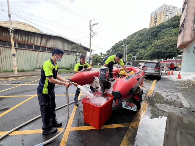 强烈颱风山陀儿持续北上，基隆市消防局表示已完成相关整备，也呼吁市民做好防灾准备。（基隆市消防局提供／徐佑升基隆传真）