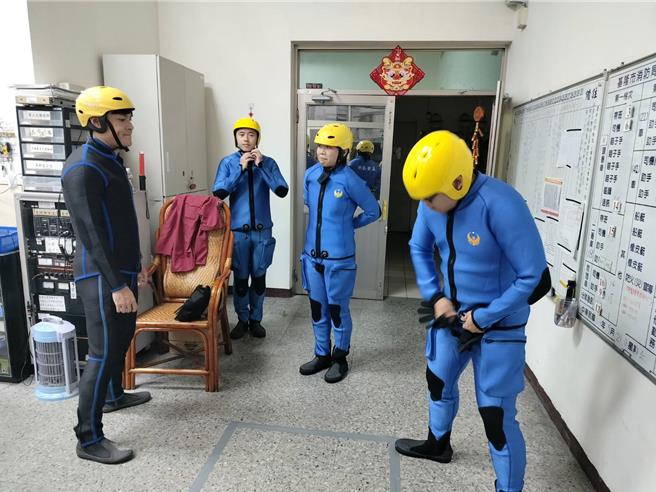 强烈颱风山陀儿持续北上，基隆市消防局表示已完成相关整备，也呼吁市民做好防灾准备。（基隆市消防局提供／徐佑升基隆传真）